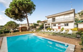 Beautiful home in Lloret de mar with Outdoor swimming pool and 3 Bedrooms